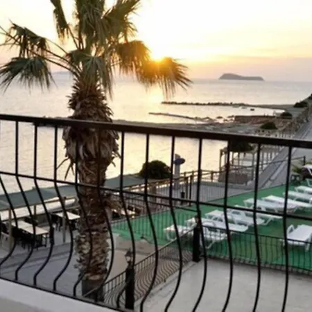 Bodrum Moonlight מלון